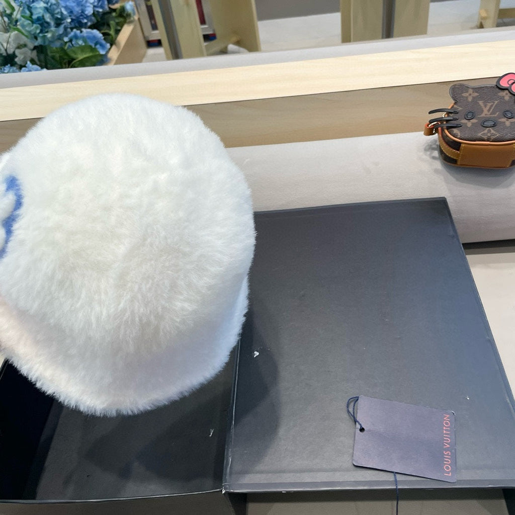 BUCKET HAT IN WHITE RABBIT FUR 421262