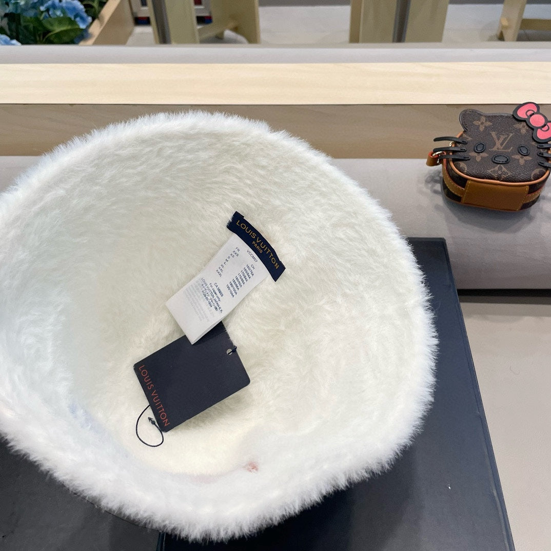 BUCKET HAT IN WHITE RABBIT FUR 421262