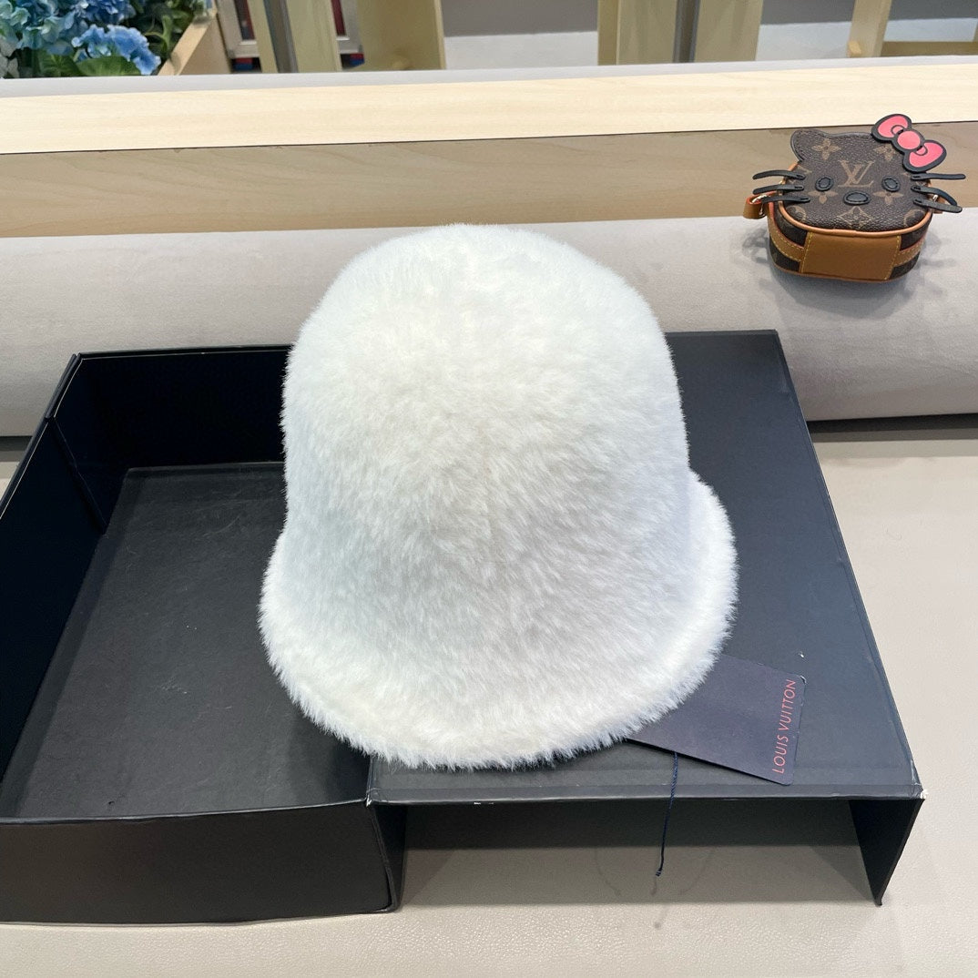 BUCKET HAT IN WHITE RABBIT FUR 421262