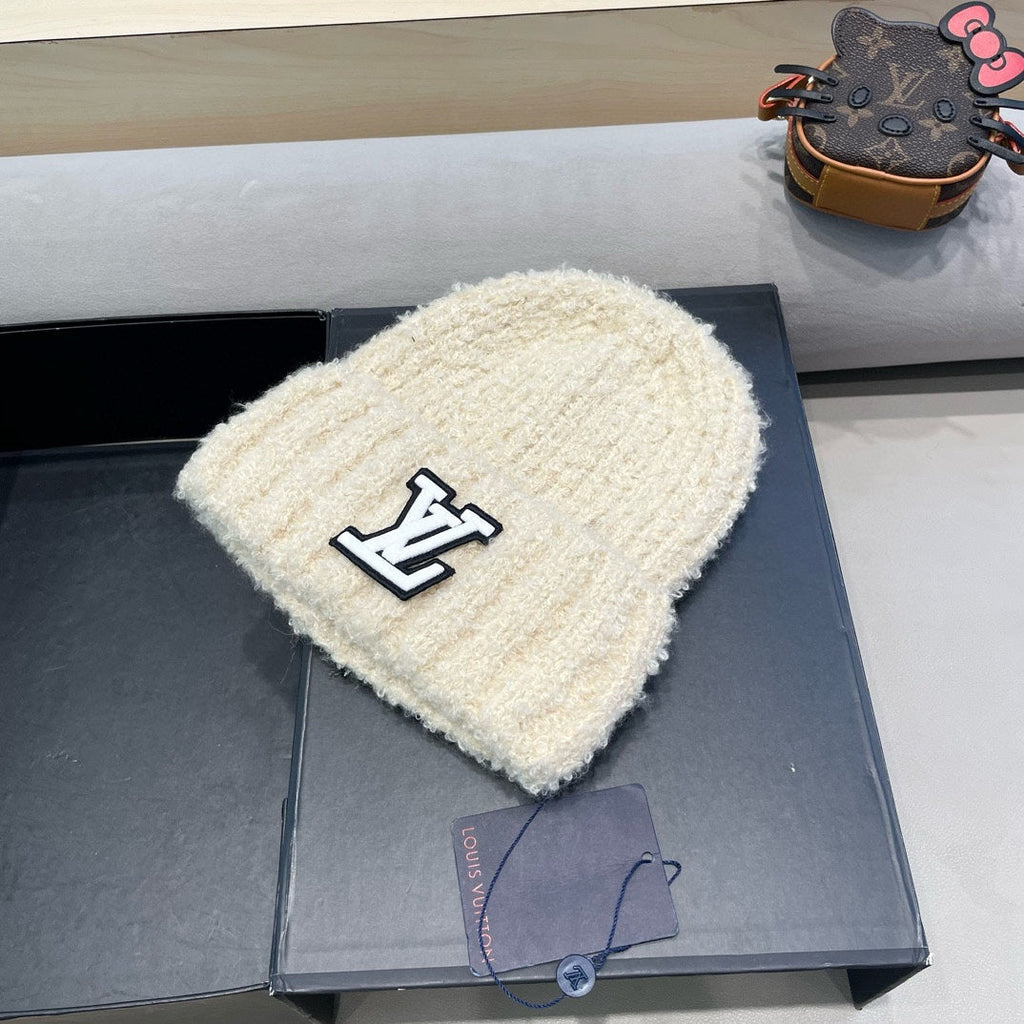 KNITTED BEANIE HAT IN LIGHT BEIGE WOOL 421267