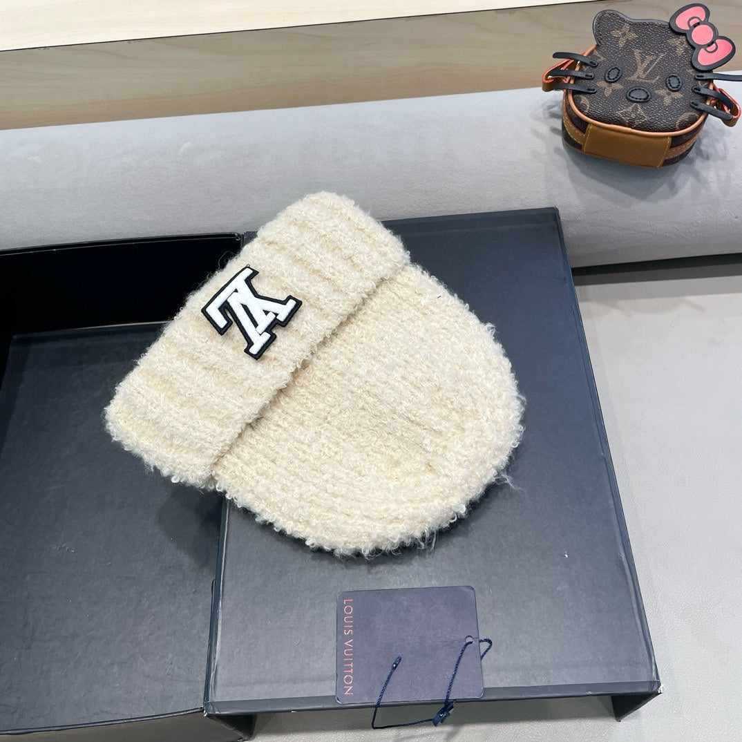 KNITTED BEANIE HAT IN LIGHT BEIGE WOOL 421267