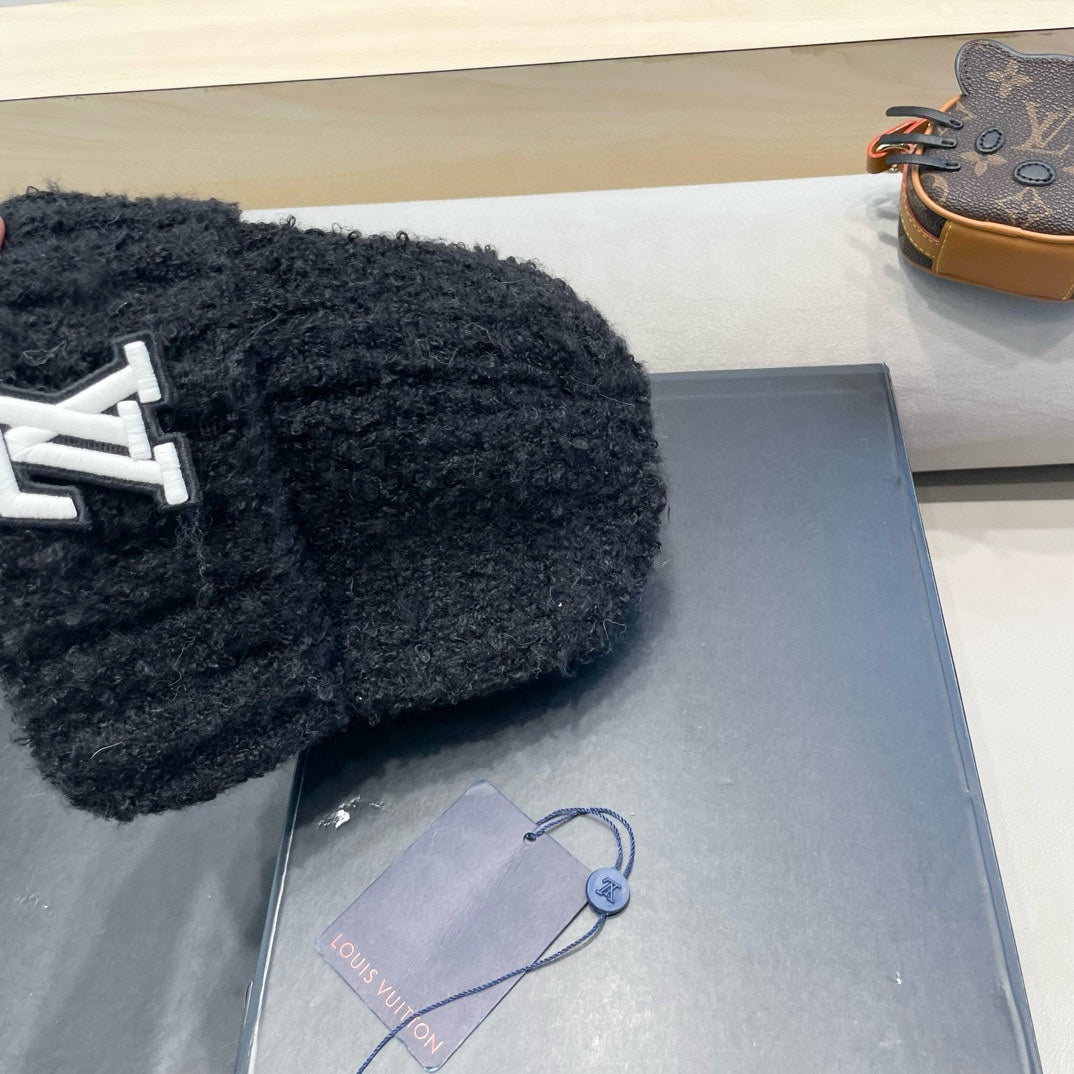 KNITTED BEANIE HAT IN BLACK WOOL 421268