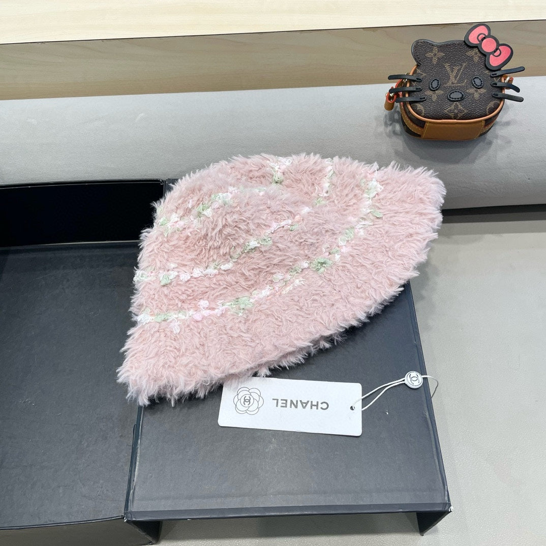 BUCKET HAT IN LIGHT PINK FLEECE 421274