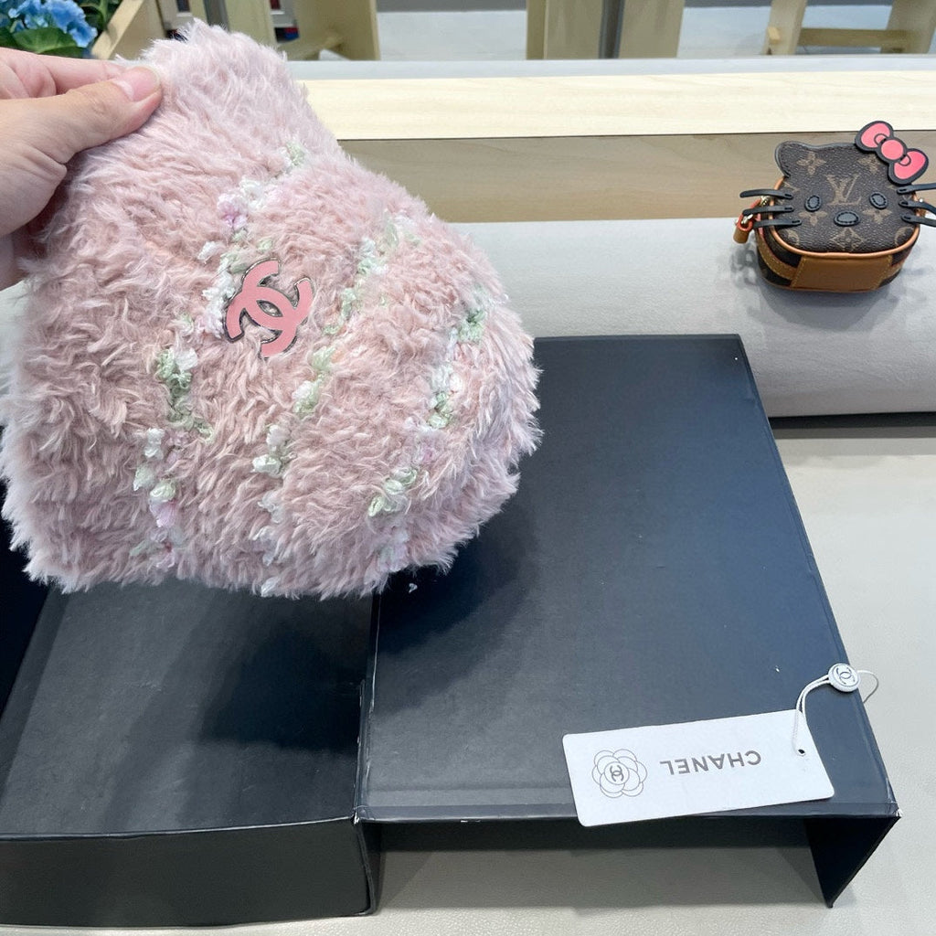 BUCKET HAT IN LIGHT PINK FLEECE 421274