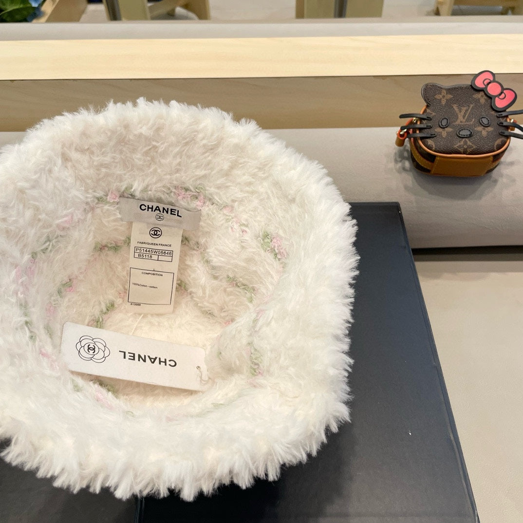 BUCKET HAT IN WHITE FLEECE 421275