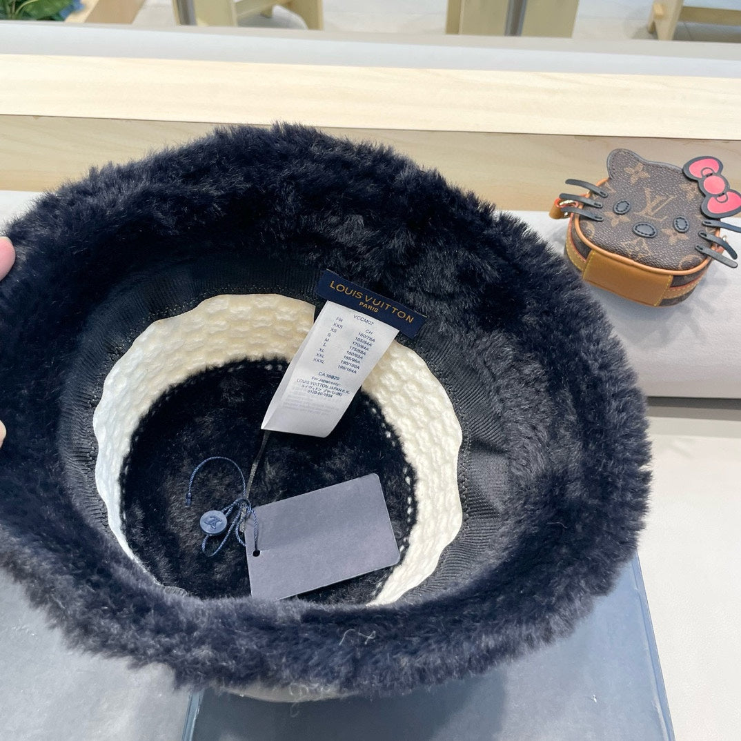 BUCKET HAT IN BLACK MIX WHITE WOOL 421038