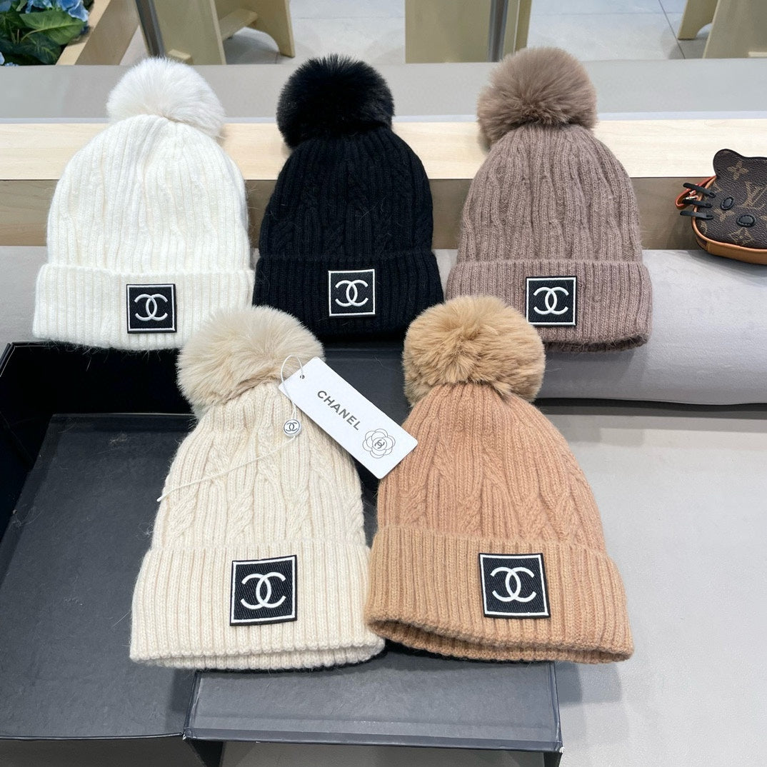 BEANIE HAT IN WHITE WOOL 422176