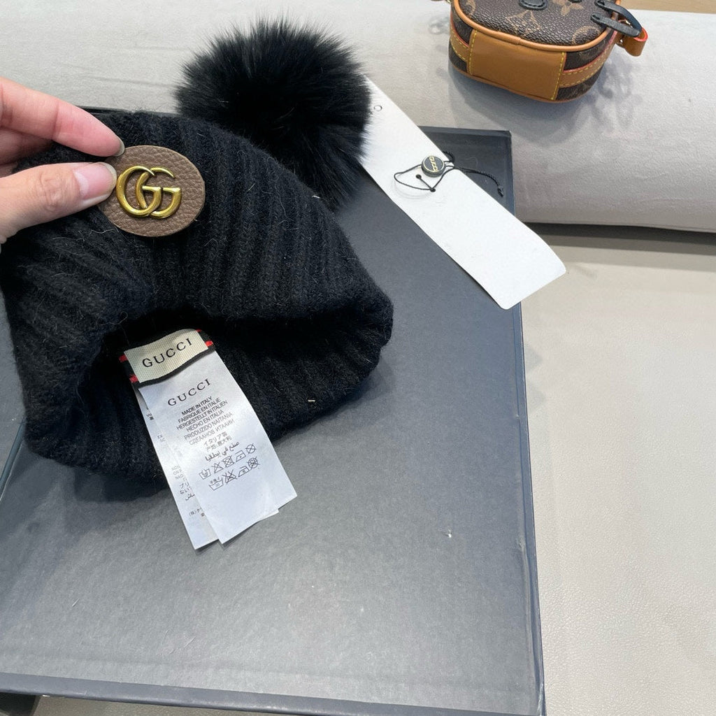 BEANIE HAT IN BLACK WOOL 422454