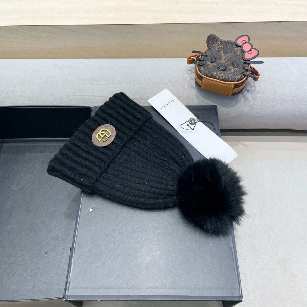 BEANIE HAT IN BLACK WOOL 422454