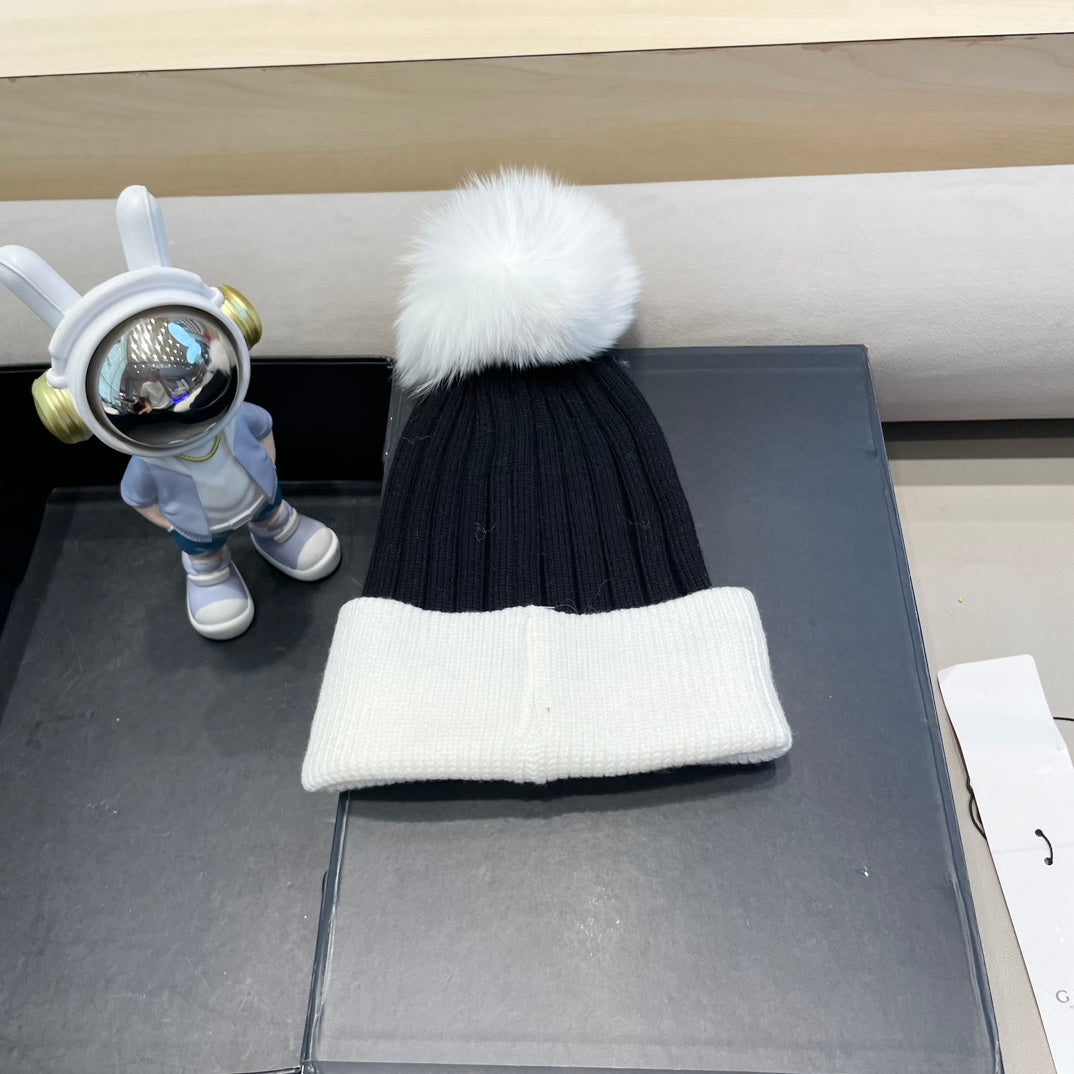 BEANIE HAT IN BLACK MIX WHITE WOOL AND FOX FUR 422524