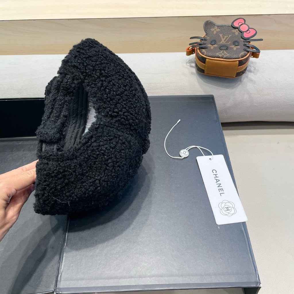 BASEBALL HAT IN BLACK LAMB FUR 424253