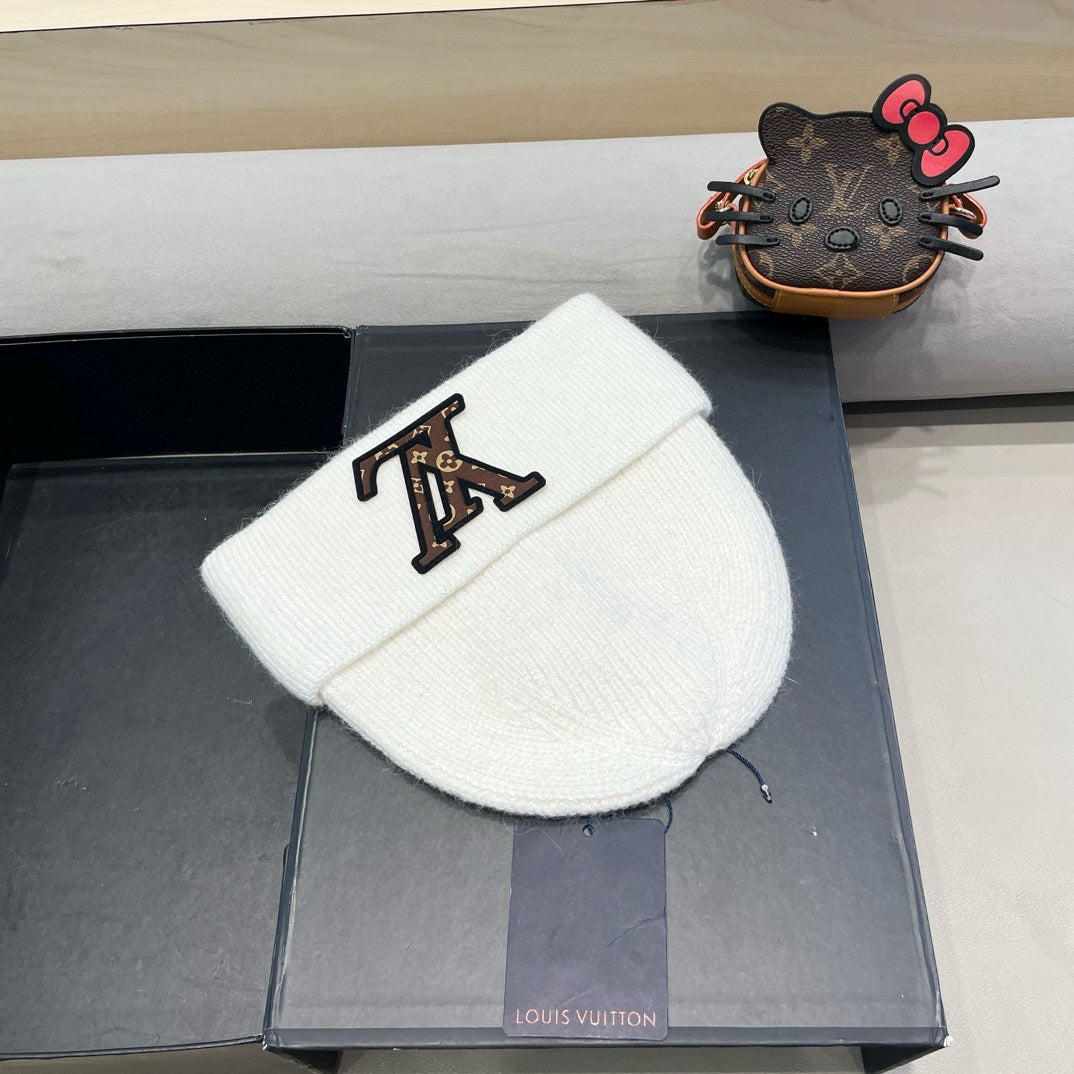 KNITTED BEANIE HAT IN WHITE FLEECE AND WOOL 426209