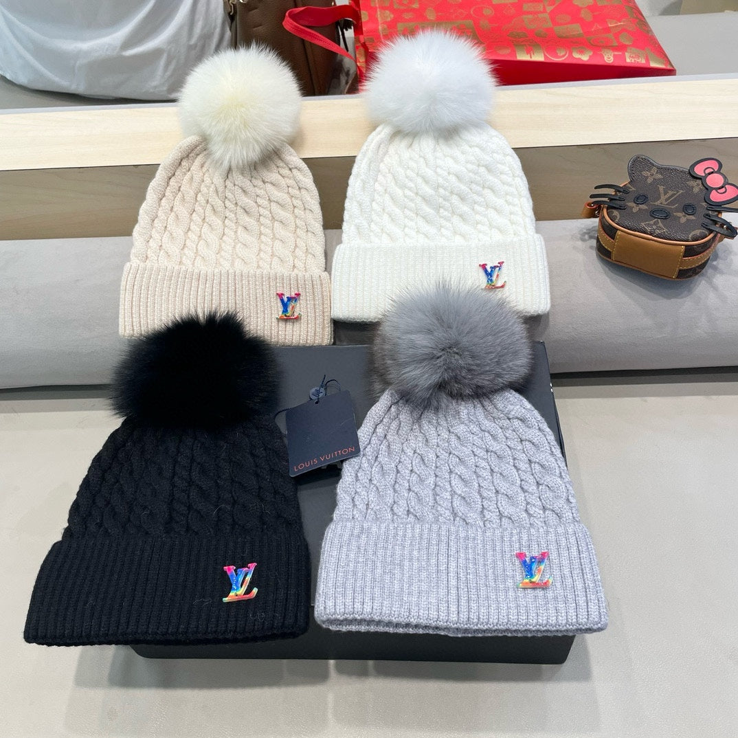 KNITTED BEANIE HAT IN BEIGE WOOL 426214