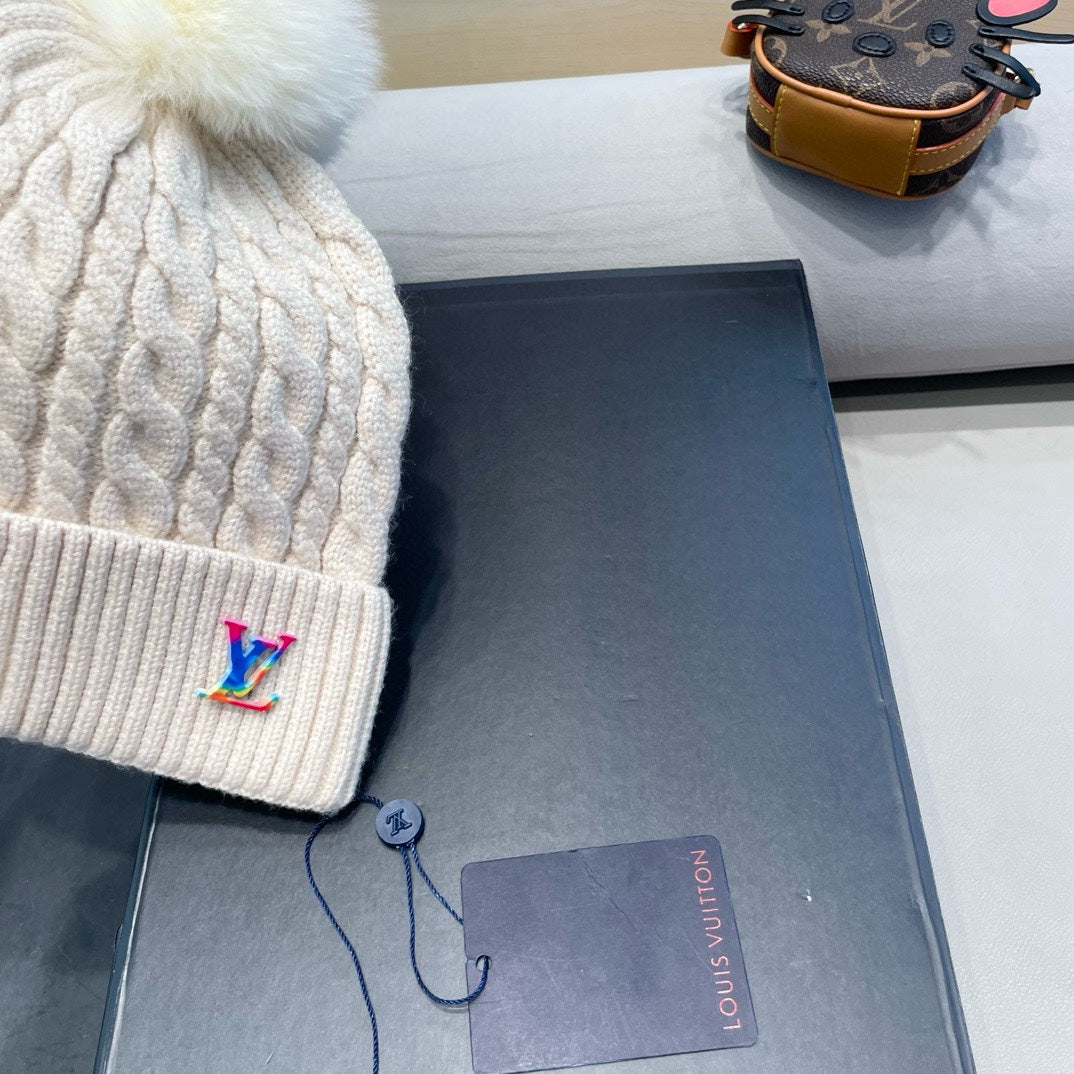 KNITTED BEANIE HAT IN BEIGE WOOL 426214