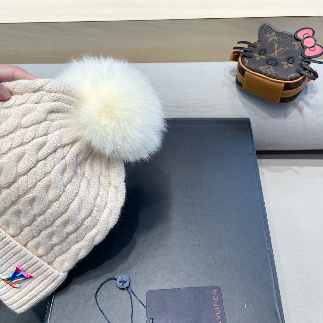 KNITTED BEANIE HAT IN BEIGE WOOL 426214