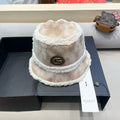 BUCKET HAT IN BEIGE TAN LAMBSKIN AND WHITE FLEECE 426222