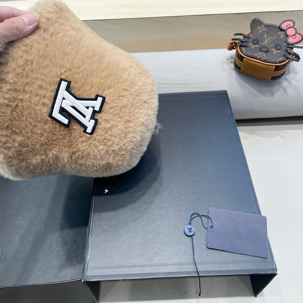 BUCKET HAT IN OATMEAL BEIGE RABBIT FUR 426226