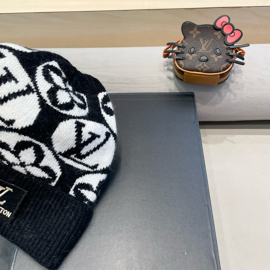 KNITTED BEANIE HAT IN BLACK MIX WHITE WOOL AND RABBIT FUR 426245