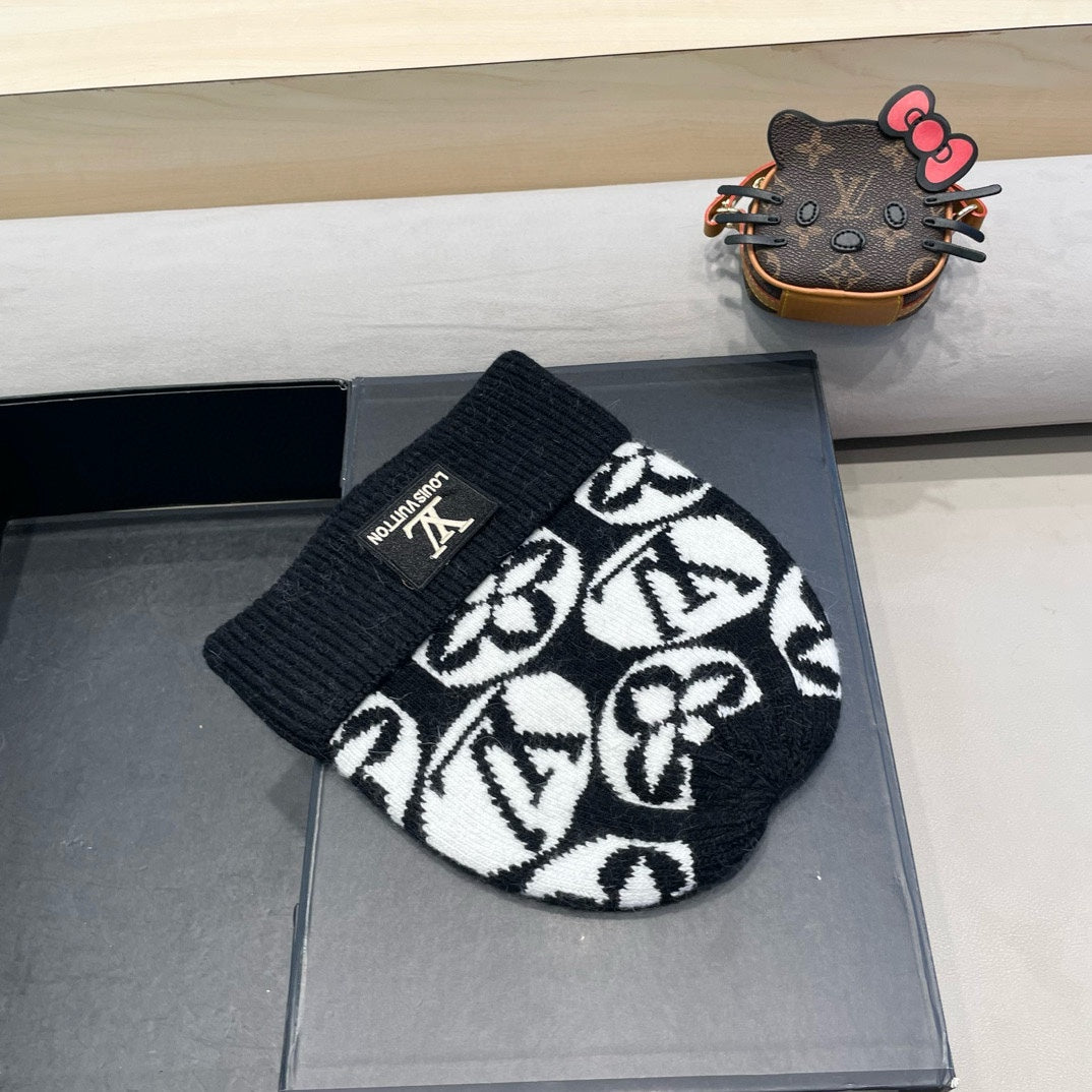 KNITTED BEANIE HAT IN BLACK MIX WHITE WOOL AND RABBIT FUR 426245