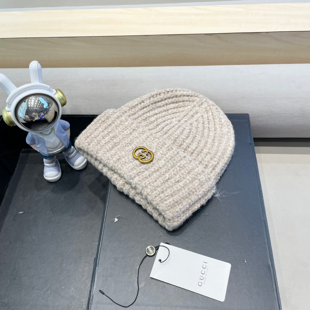 BEANIE HAT IN ECRU BEIGE WOOL 428125