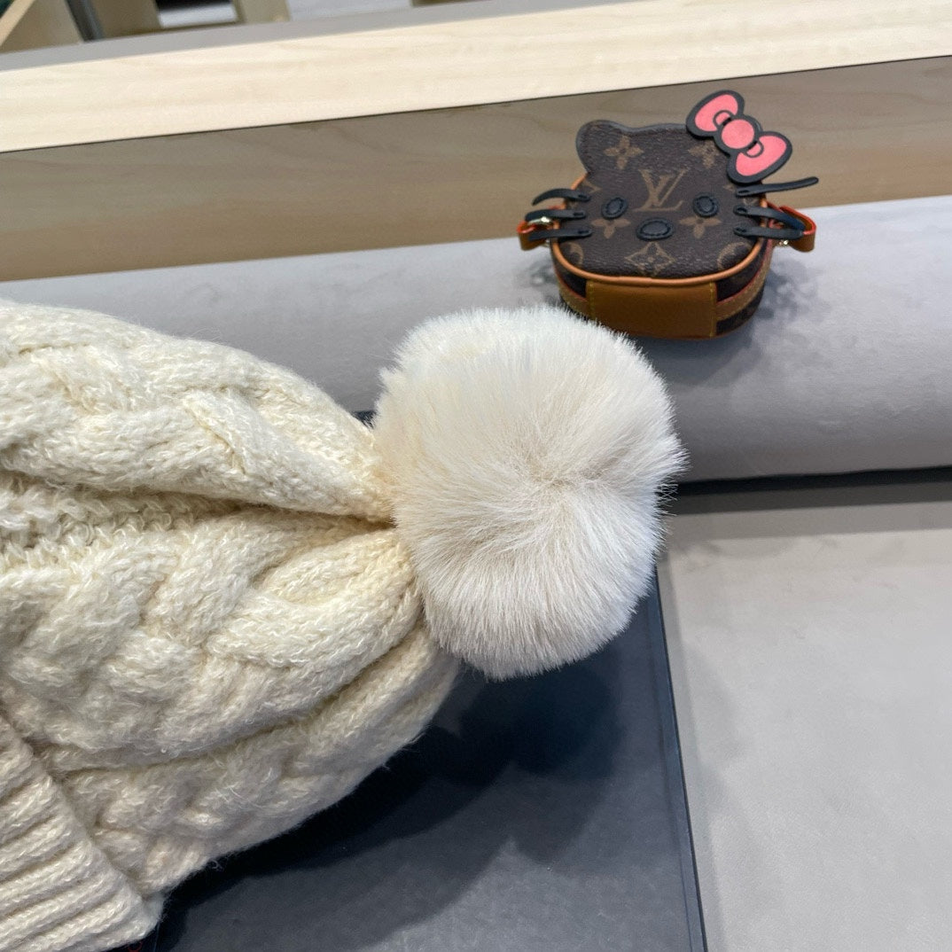 KNITTED BEANIE HAT IN BEIGE WOOL AND LAMB FUR 430045