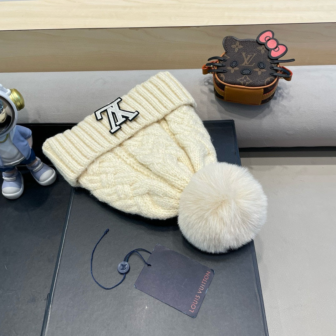 KNITTED BEANIE HAT IN BEIGE WOOL AND LAMB FUR 430045