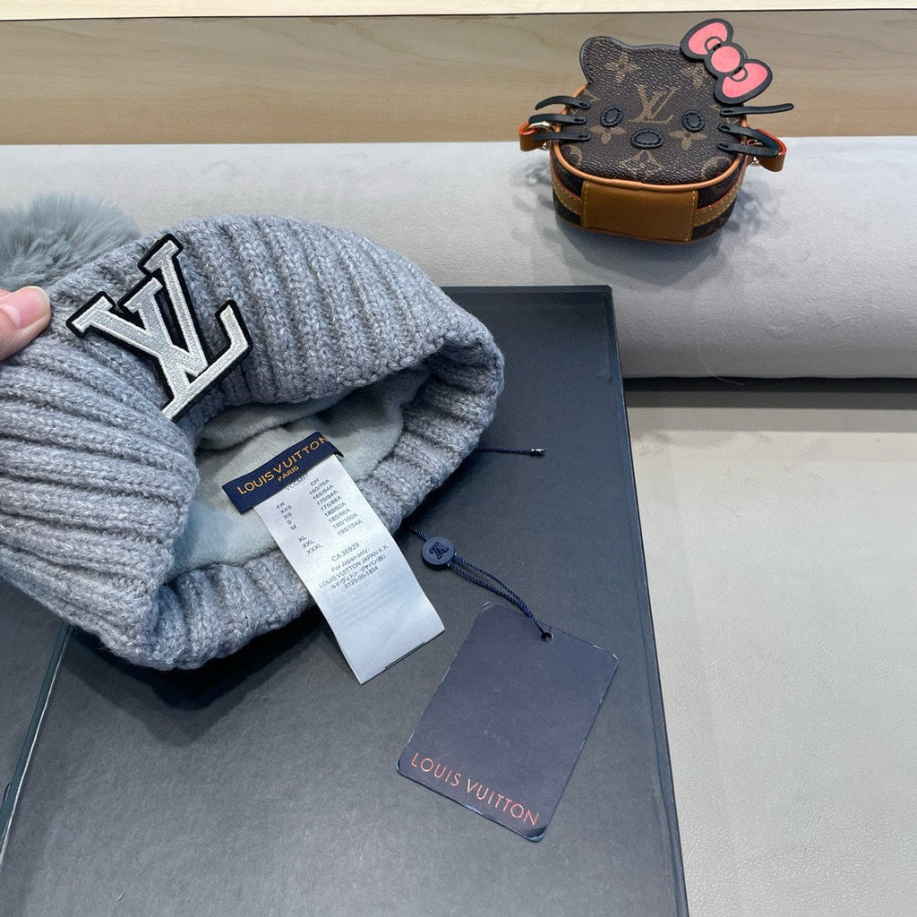 KNITTED BEANIE HAT IN GRAY WOOL AND LAMB FUR 430046