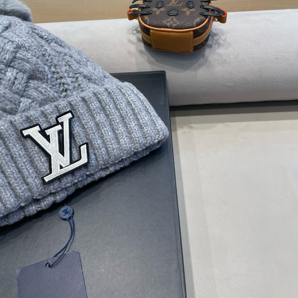 KNITTED BEANIE HAT IN GRAY WOOL AND LAMB FUR 430046