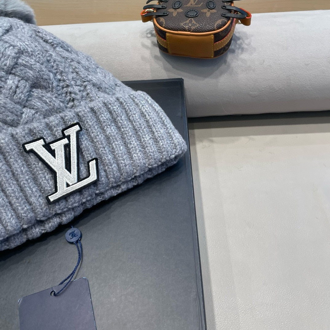 KNITTED BEANIE HAT IN GRAY WOOL AND LAMB FUR 430046