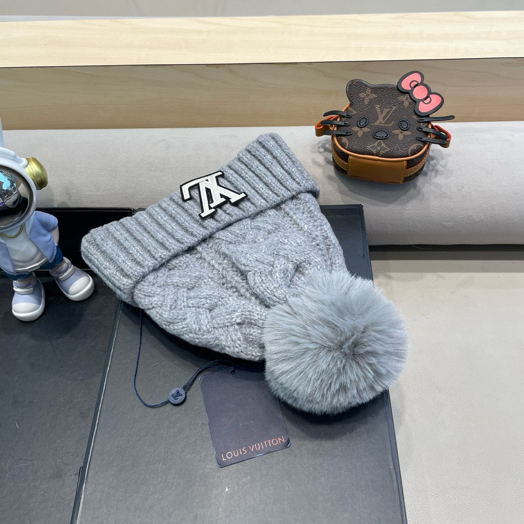 KNITTED BEANIE HAT IN GRAY WOOL AND LAMB FUR 430046