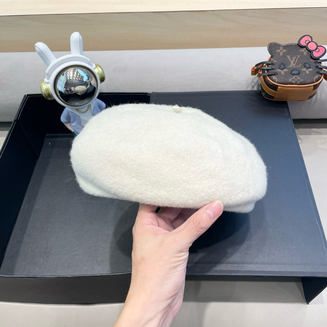 BERET HAT IN WHITE WOOL 430079