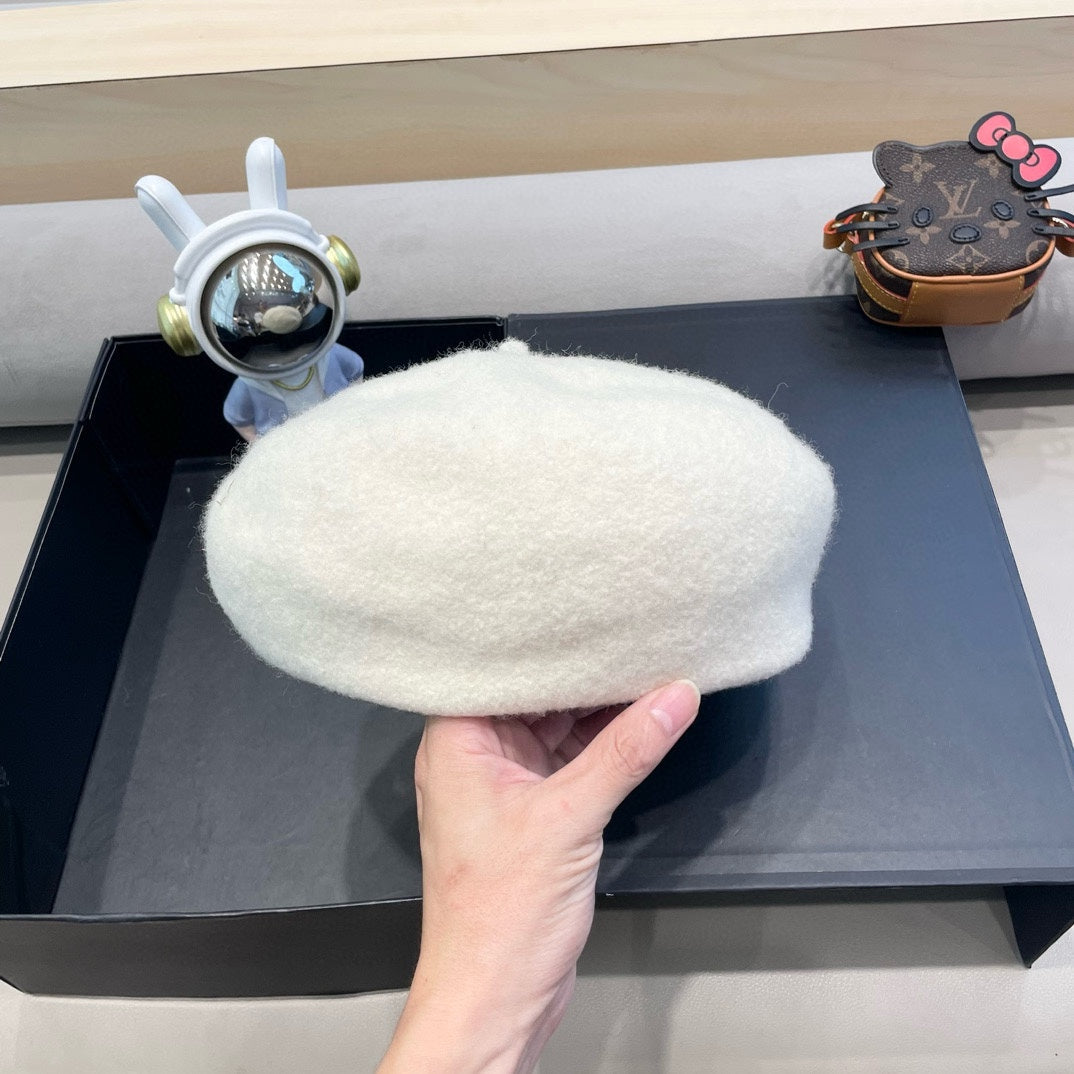 BERET HAT IN WHITE WOOL 430079