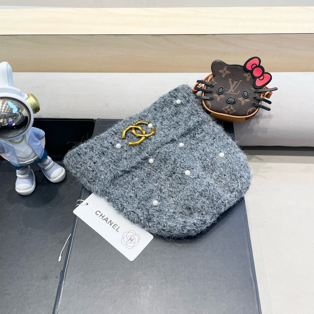 BEANIE HAT IN SHARK GRAY WOOL 430083