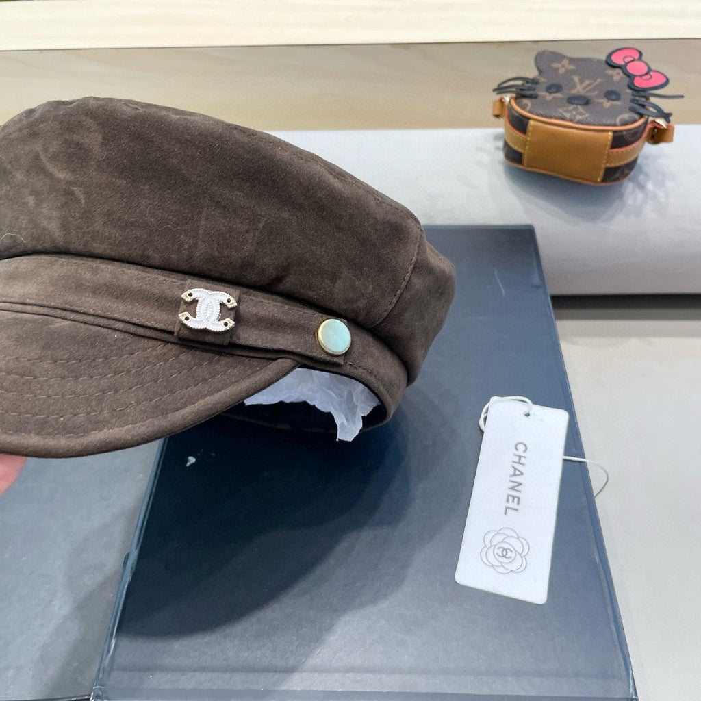 NEWSBOY CAP IN WALNUT BROWN SUEDE 429939