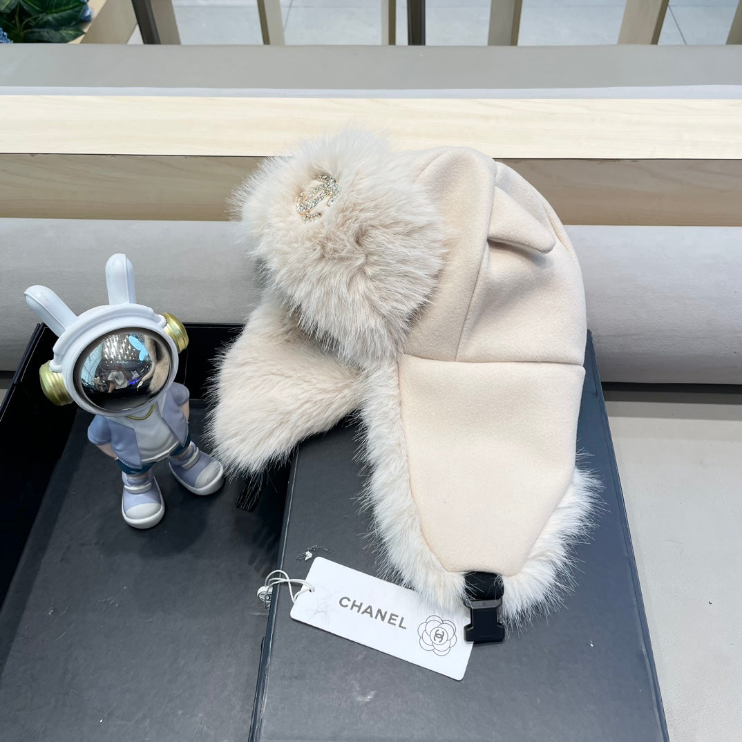 TRAPPER HAT IN WHITE SUEDE AND LAMB FUR 429971