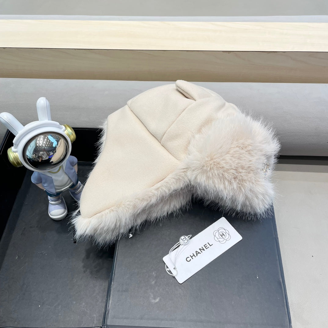 TRAPPER HAT IN WHITE SUEDE AND LAMB FUR 429971