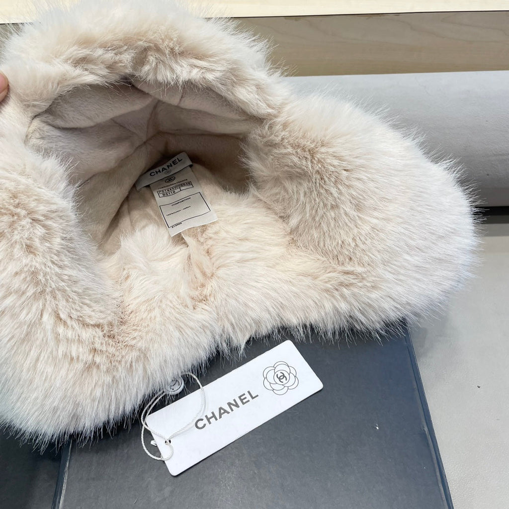 TRAPPER HAT IN WHITE SUEDE AND LAMB FUR 429971