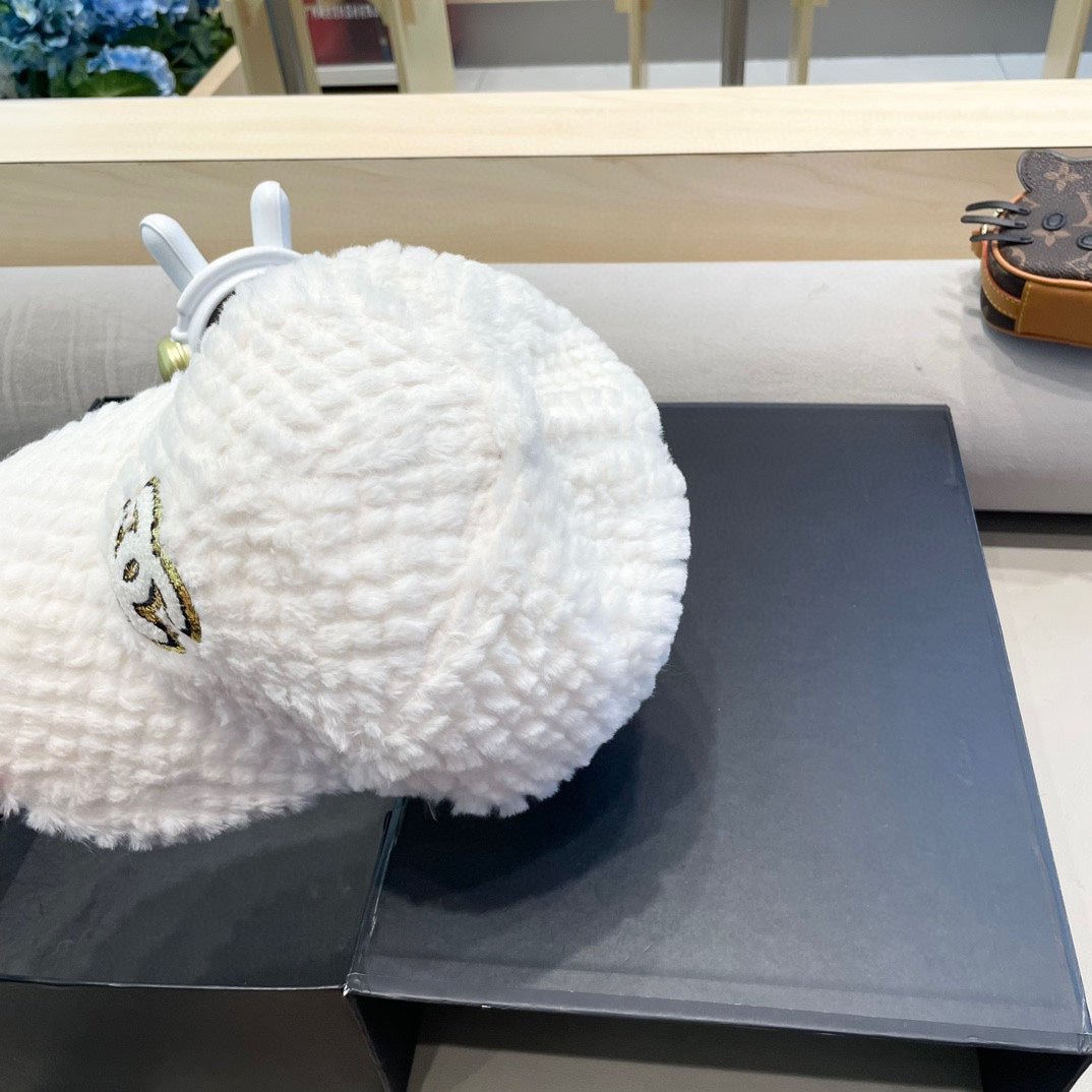 BASEBALL CAP IN WHITE FLEECE 431372