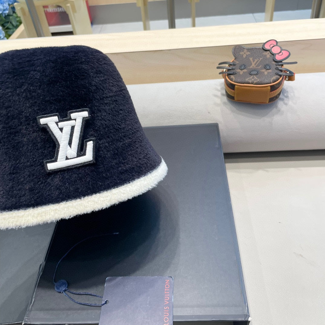 BUCKET HAT IN NAVY BLUE MIX WHITE LAMB FUR 431378