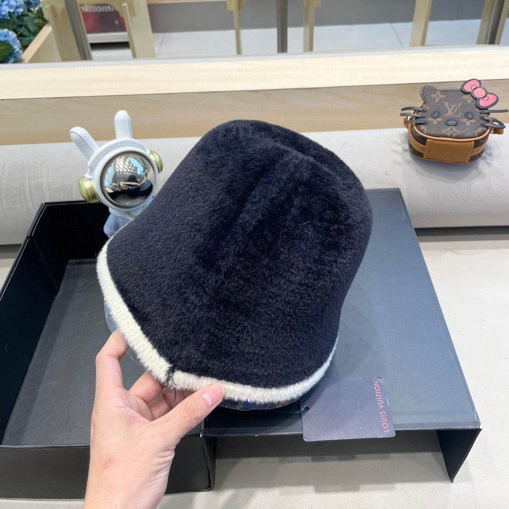BUCKET HAT IN NAVY BLUE MIX WHITE LAMB FUR 431378