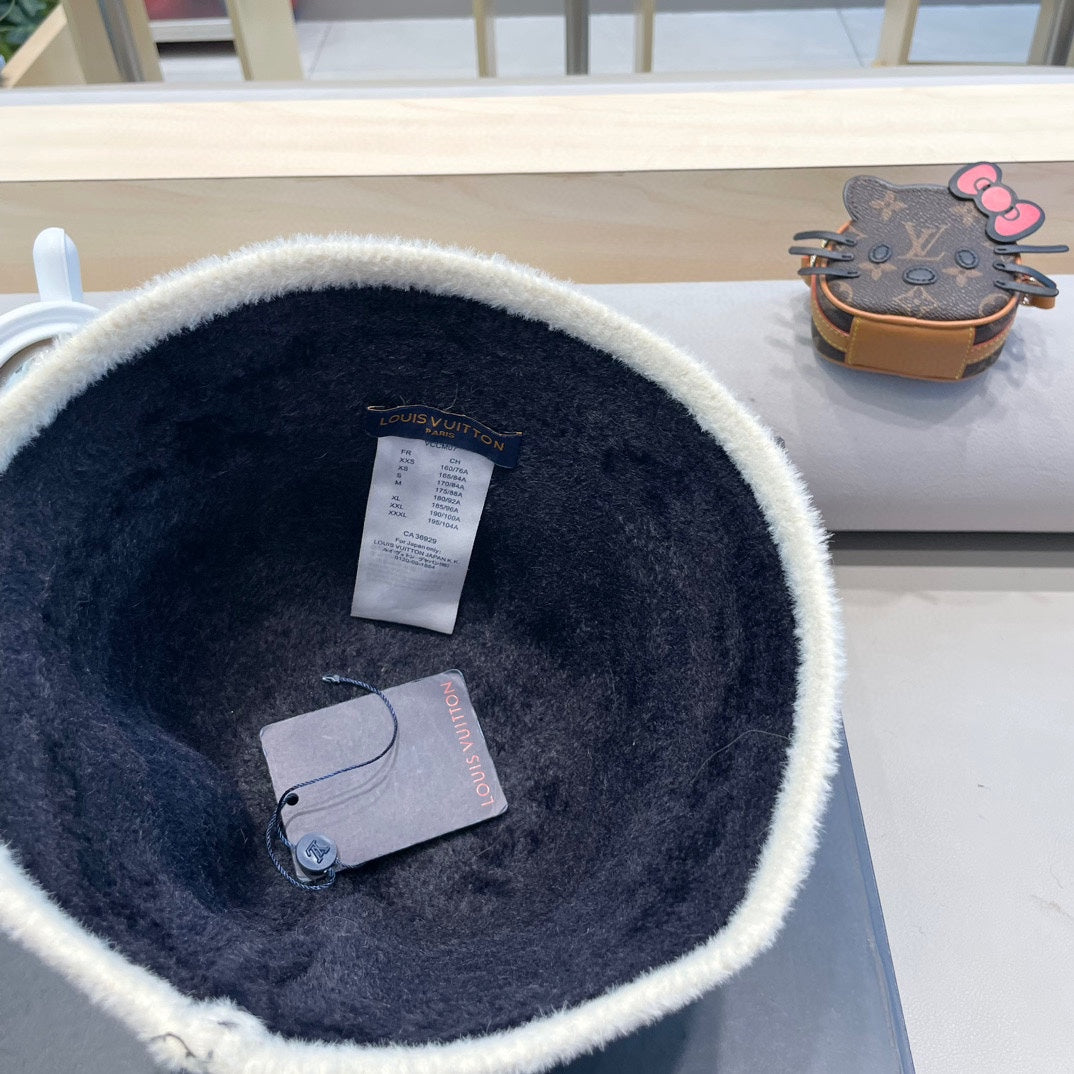 BUCKET HAT IN NAVY BLUE MIX WHITE LAMB FUR 431378