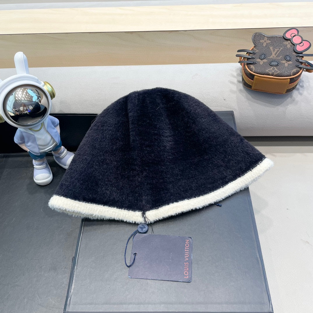 BUCKET HAT IN NAVY BLUE MIX WHITE LAMB FUR 431378