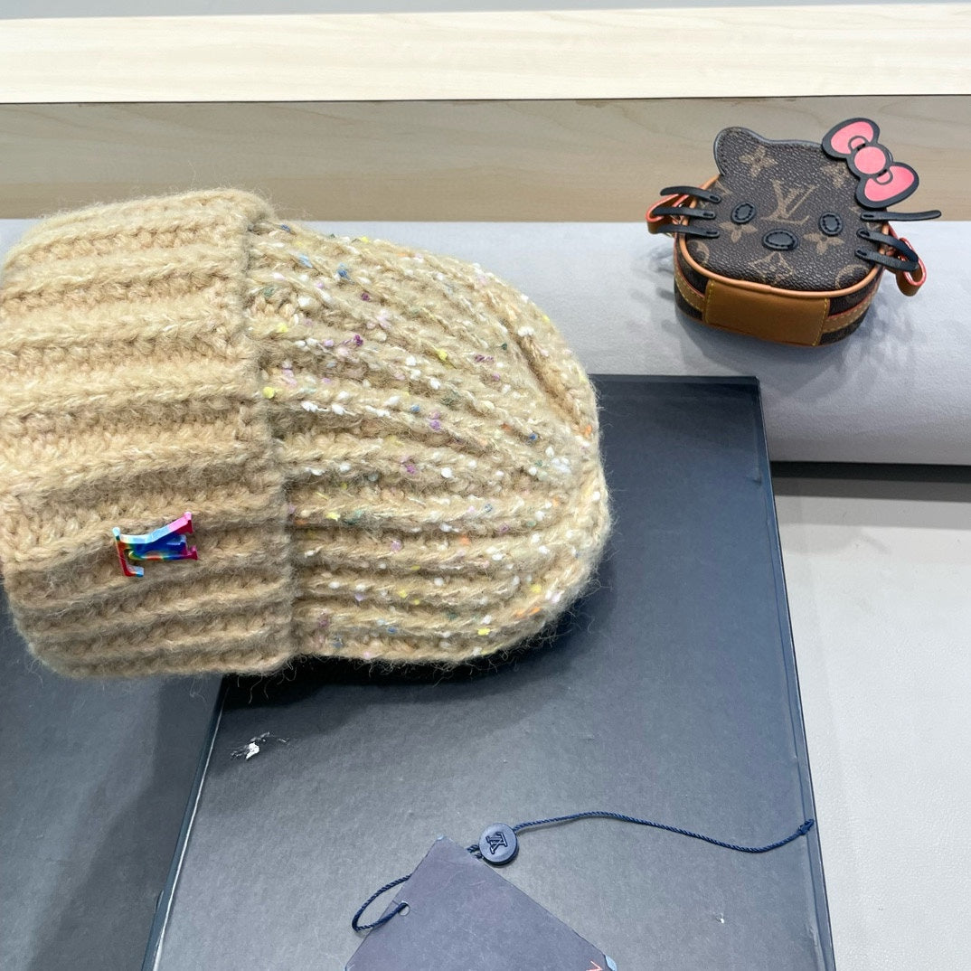 KNITTED BEANIE HAT IN CREAM BEIGE WOOL 431618