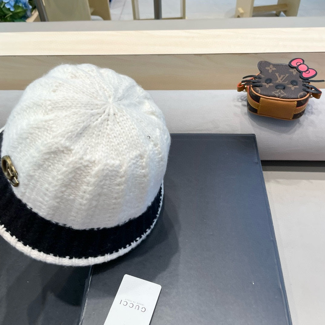 KNIT BUCKET HAT IN WHITE MIX BLACK WOOL 431638