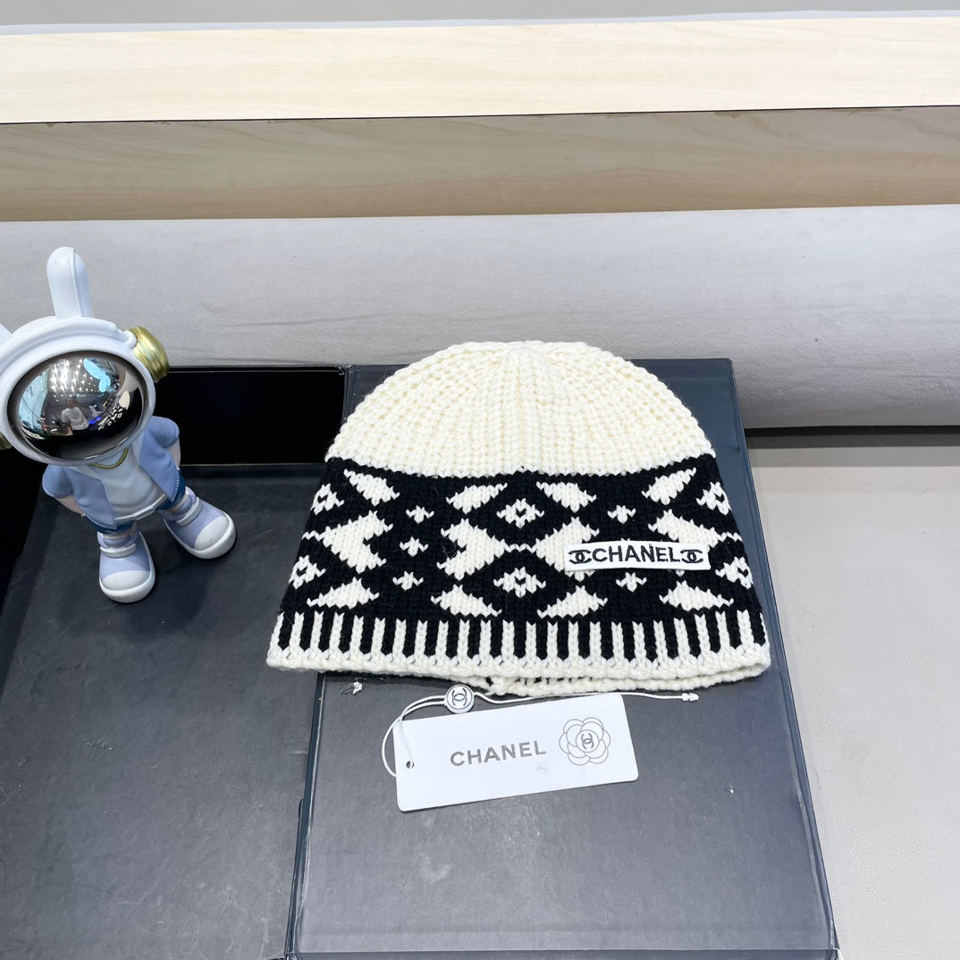 BEANIE HAT IN WHITE MIX BLACK WOOL 431697