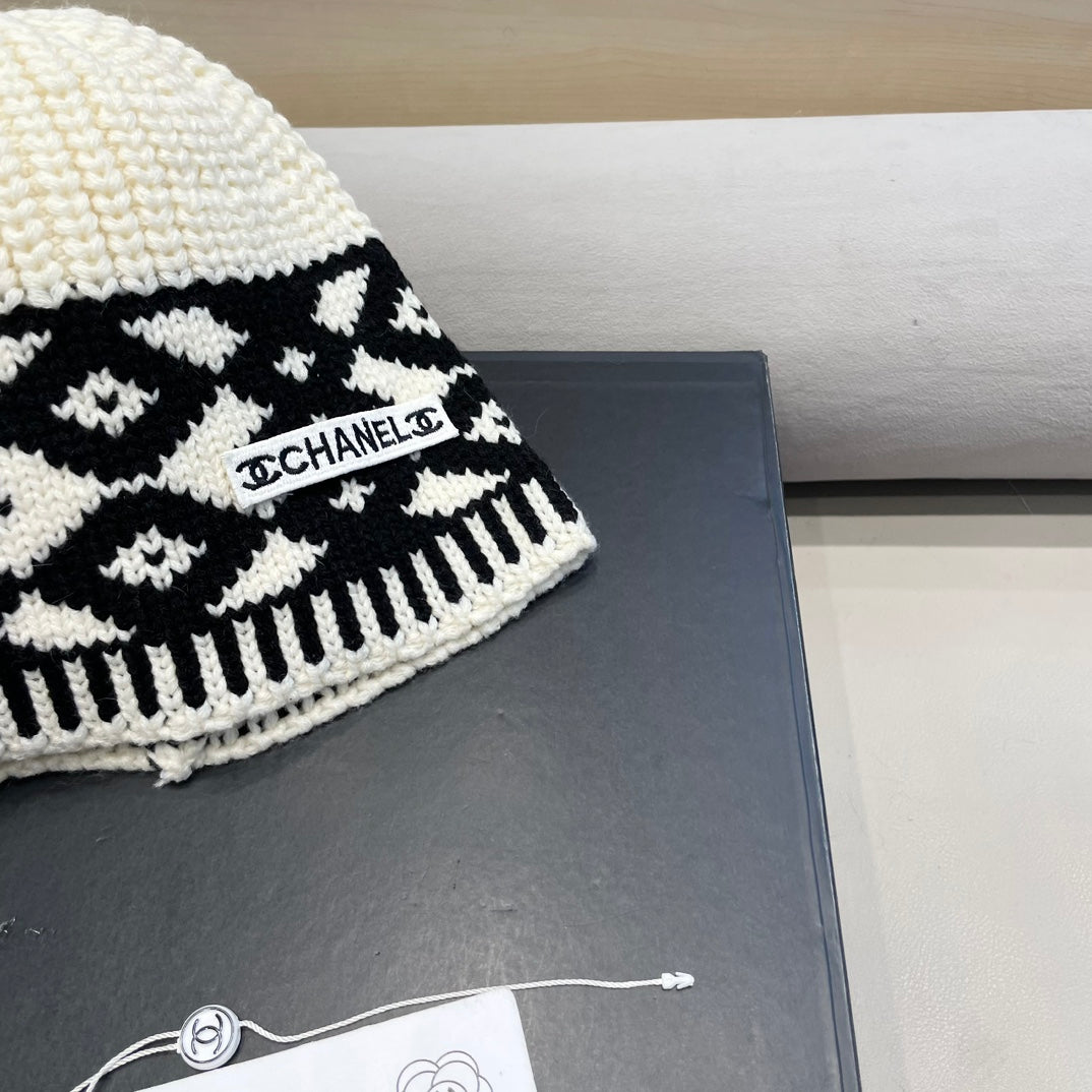 BEANIE HAT IN WHITE MIX BLACK WOOL 431697