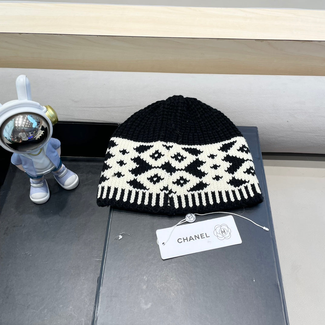 BEANIE HAT IN BLACK MIX WHITE WOOL 431698