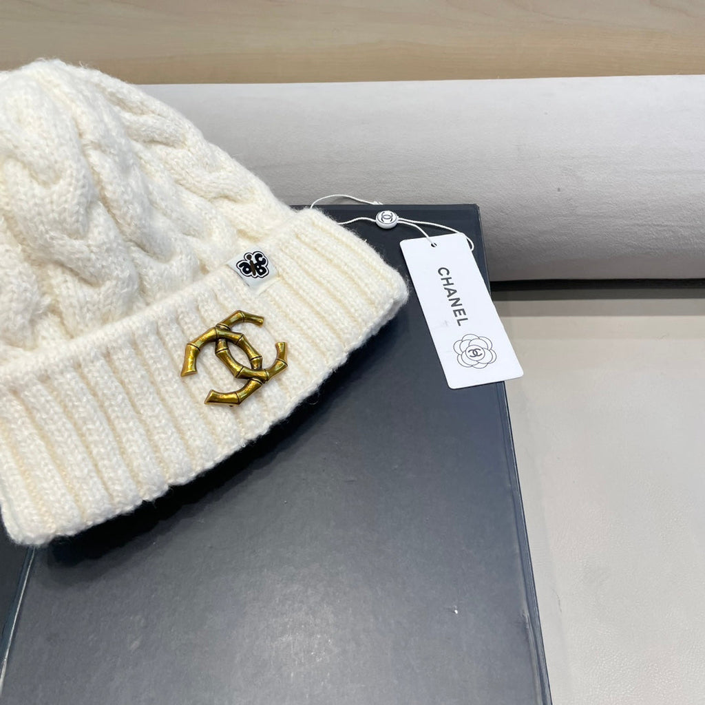 BEANIE HAT IN WHITE WOOL 431705