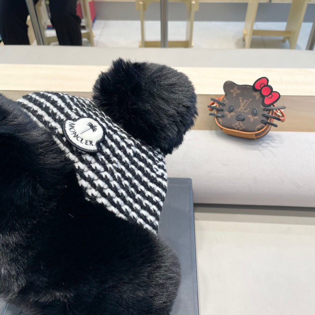 BEANIE HAT IN BLACK WOOL AND FLEECE 436748