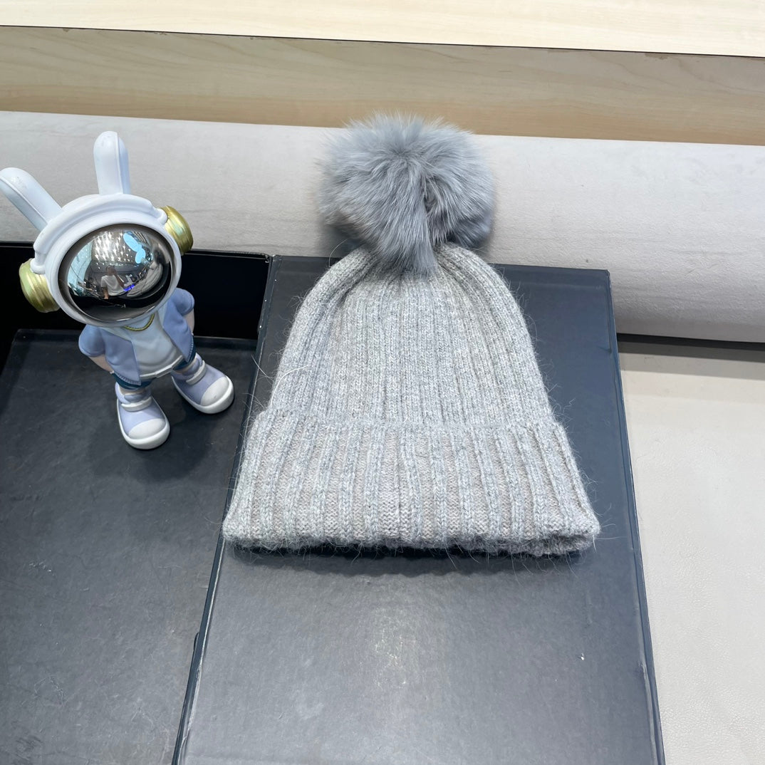 BEANIE HAT IN ASH GRAY WOOL WITH POM POM 438107